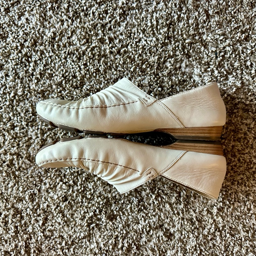 Clarks White Flats Ruched Design - Picture 4 of 6